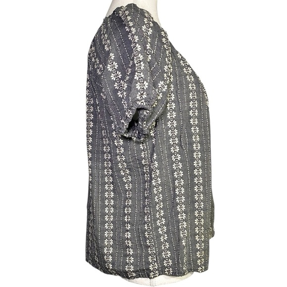 Cato Bohemian Short Puff Sleeve Floral Gray Women's Top - Picture 3 of 12